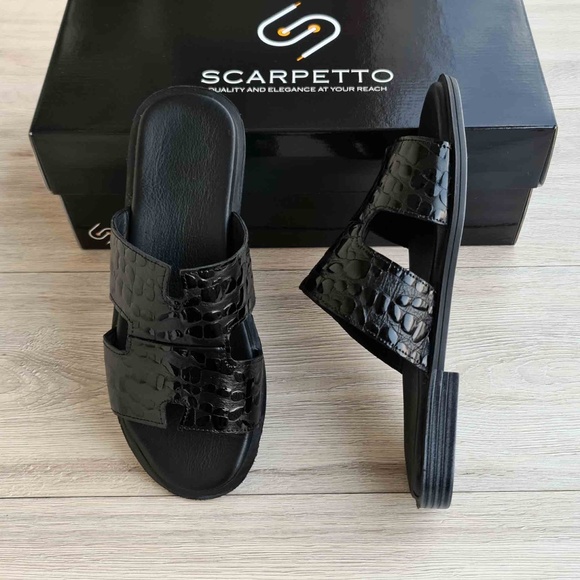 Premium Leather Men\'s Sandal in Black